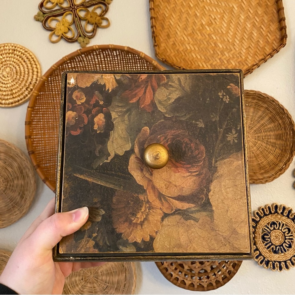 🍄SOLD🍄 Vintage Wooden Floral Jewelry / Trinket Box